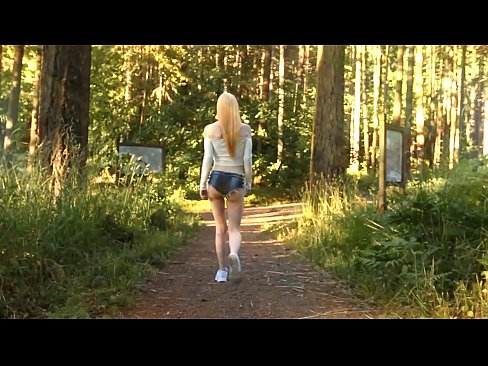 ❤️ Schöne Frau bewegt sich langsam, nicht nackt Video Quality sex bei de.poliglass34.ru ❌️❤